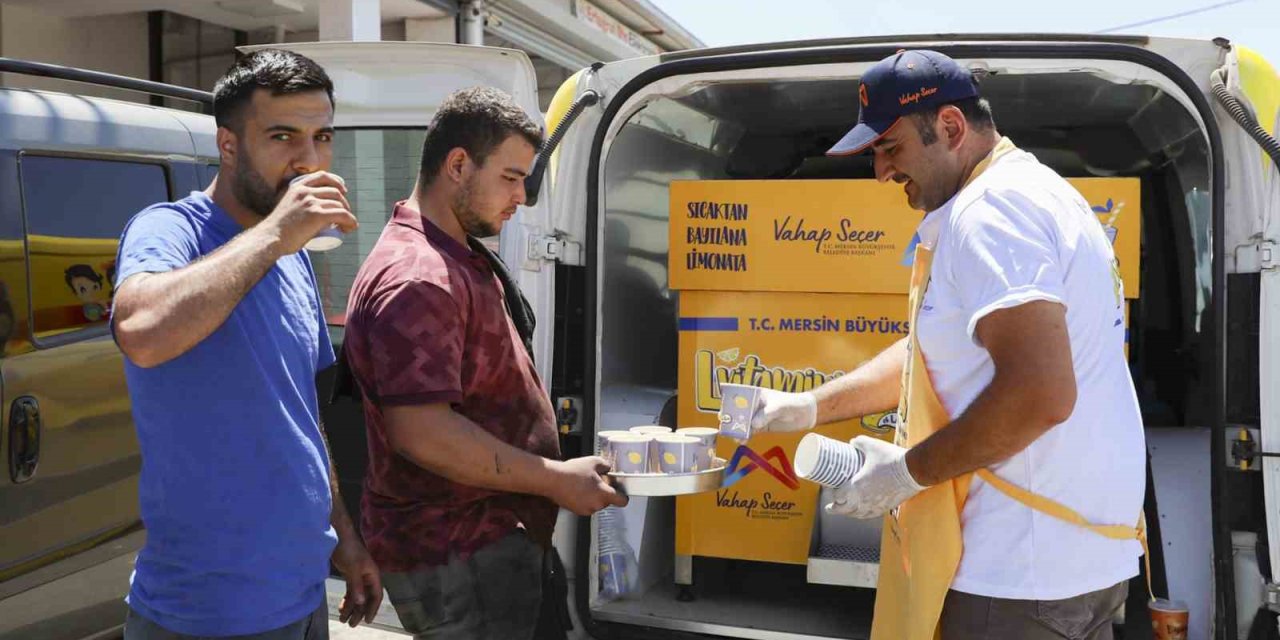 Mersin’de Emekçilere 120 Bin Bardak Limonata Dağıtıldı