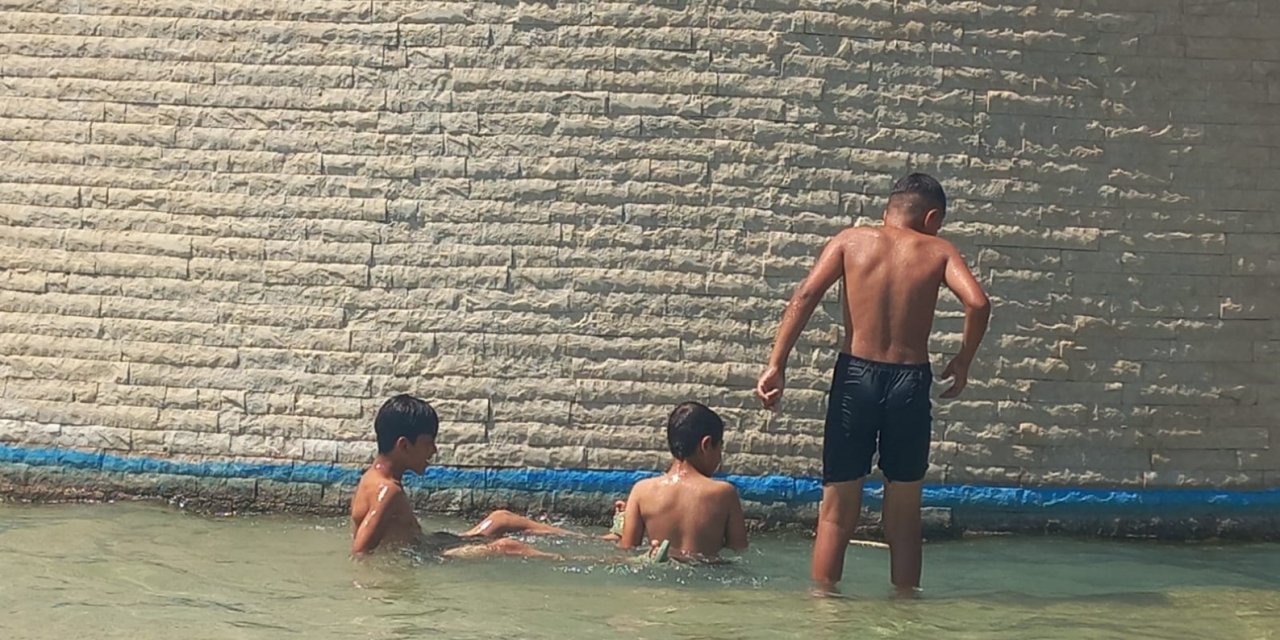 Antalya’da Sıcaklık Artışı Devam Ediyor, Vatandaşlar Sahile Akın Etti