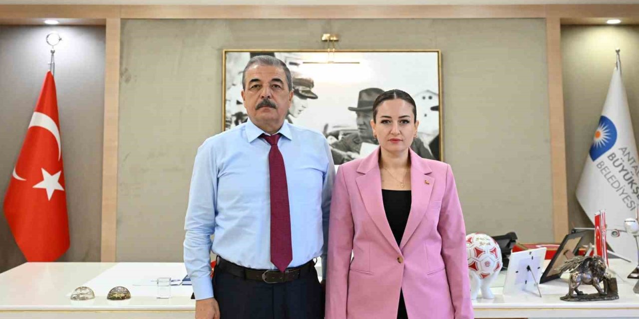 Büyükşehir Başkan Vekili Özdemir: "başkanımızın Niye Böyle Bir Tutuklulukla Baş Başa Kaldığını Anlamakta Güçlük Çekiyoruz"