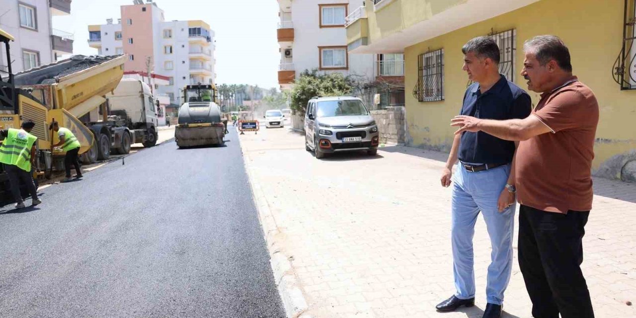 Akdeniz’de Sokaklar Sıcak Asfaltla Yenileniyor