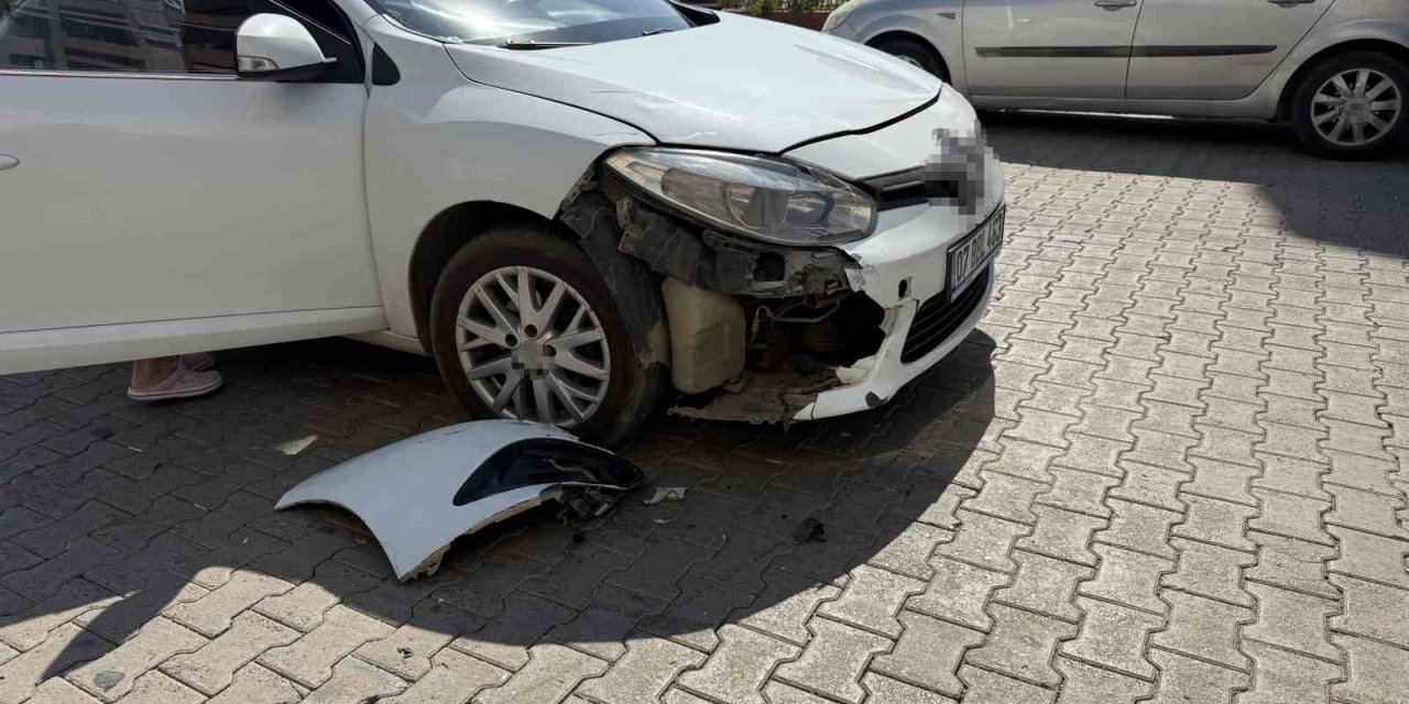 Otomobille Motosiklet Çarpıştı: 1 Yaralı