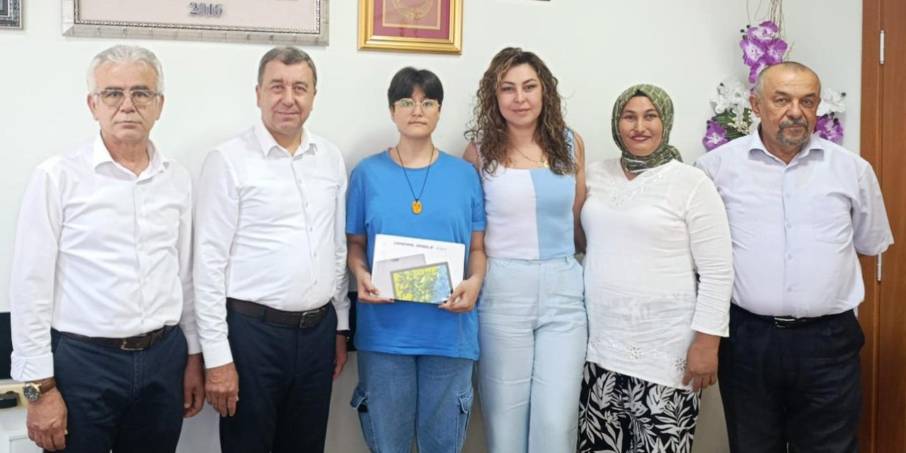 Kumluca’da Yks’de İlk Bine Giren Üç Öğrenciye Ödül