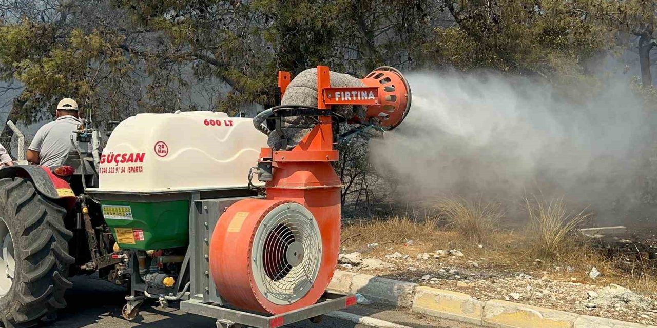 Yangın Turizm Yolunu Kapattı, Ekipler Ve Halk Alevlere Karşı Mücadele Ediyor