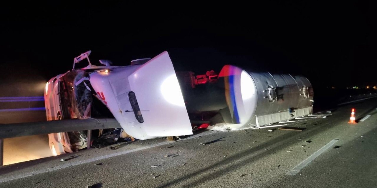 Bariyer Tıra Ok Gibi Saplandı: 1 Ölü