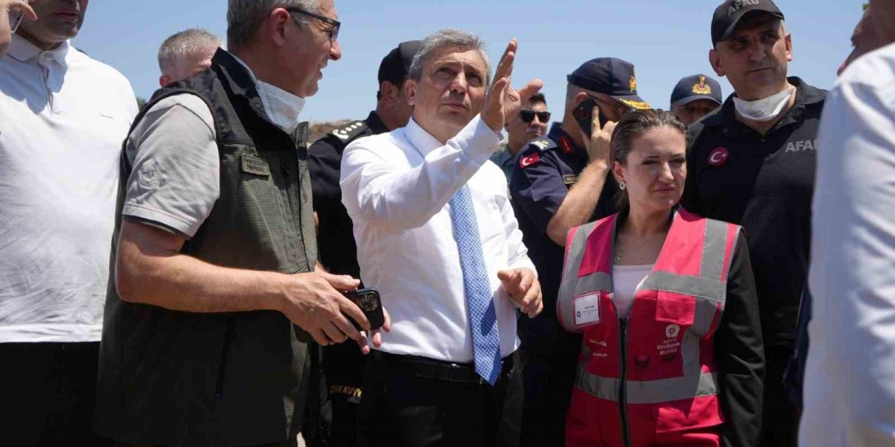 Vali Şahin: "yangınlar Şehir Merkezlerinde Ciddi Risk Oluşturdu"