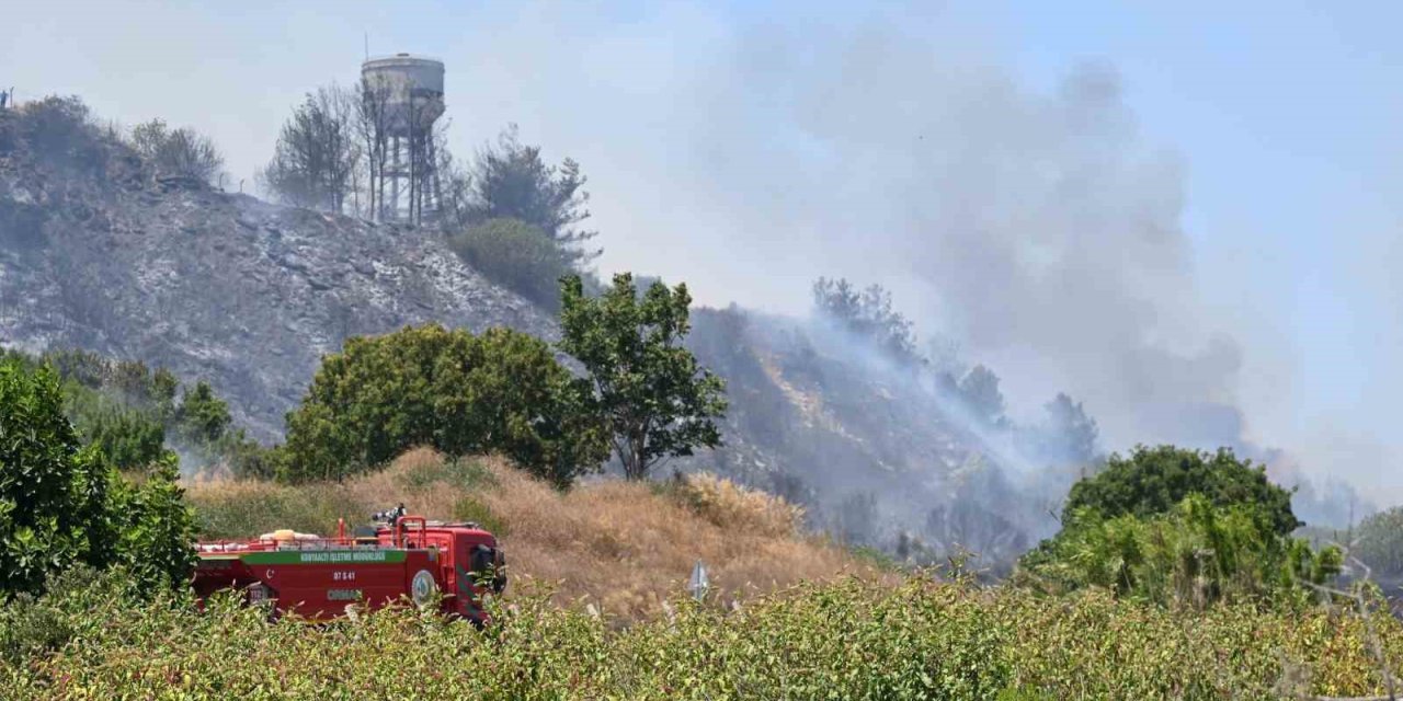 Antalya Valiliği Açıkladı: 3 İlçede Yangın Kontrol Altında, Gazipaşa’da Müdahale Sürüyor