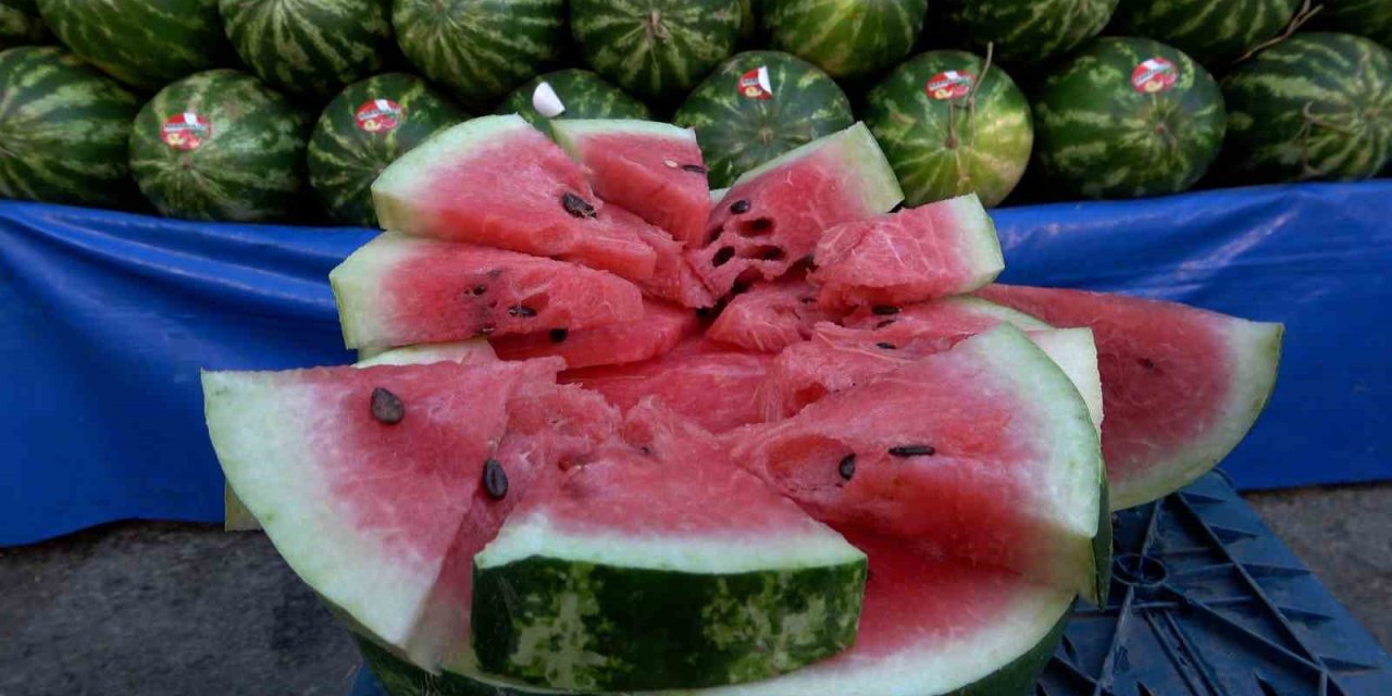 Karpuzun Yıkanmadan Kesilmesi "salmonella" Riskini Artırıyor