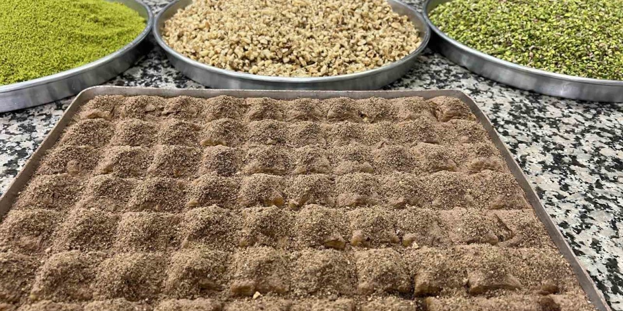 Hafifliğiyle Yaz Günlerinin Tercih Edilen Tatlısı: Soğuk Baklava