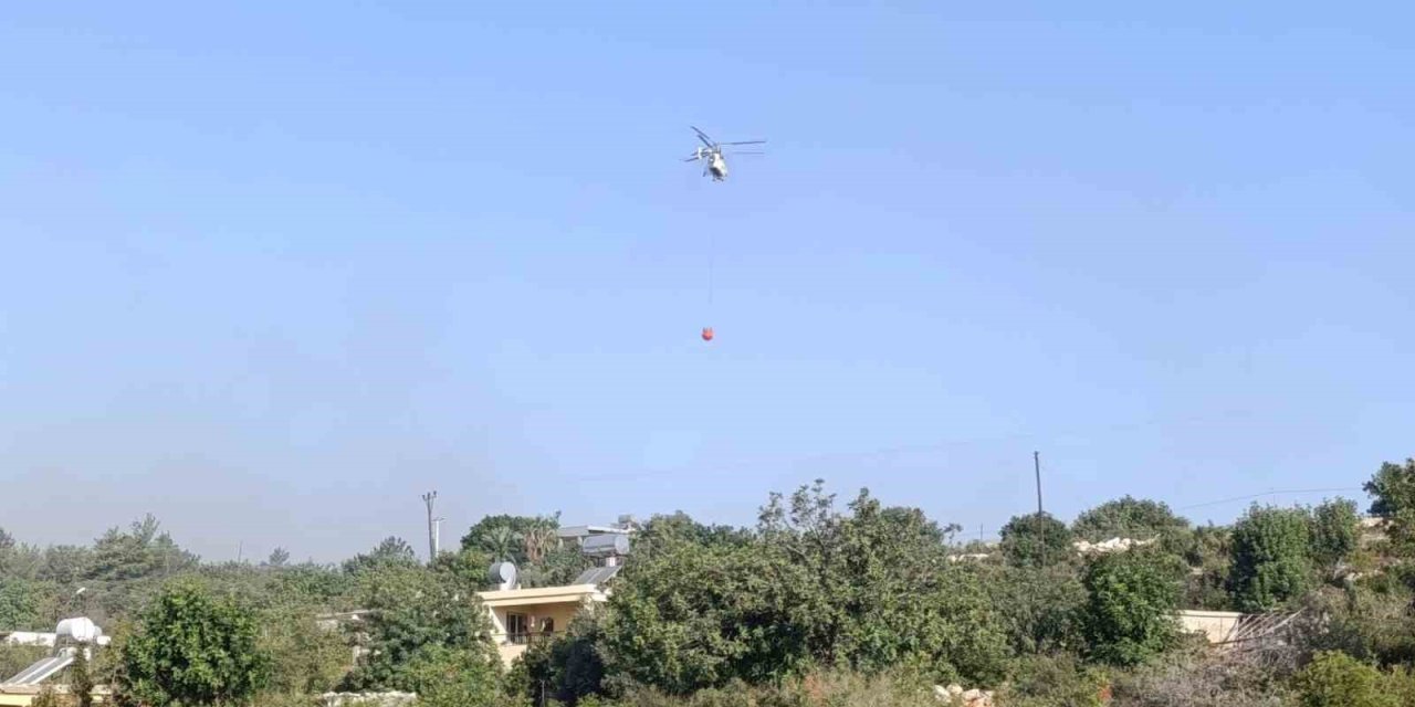 Mersin’deki Orman Yangını Nedeniyle 3 Mahalle Boşaltıldı