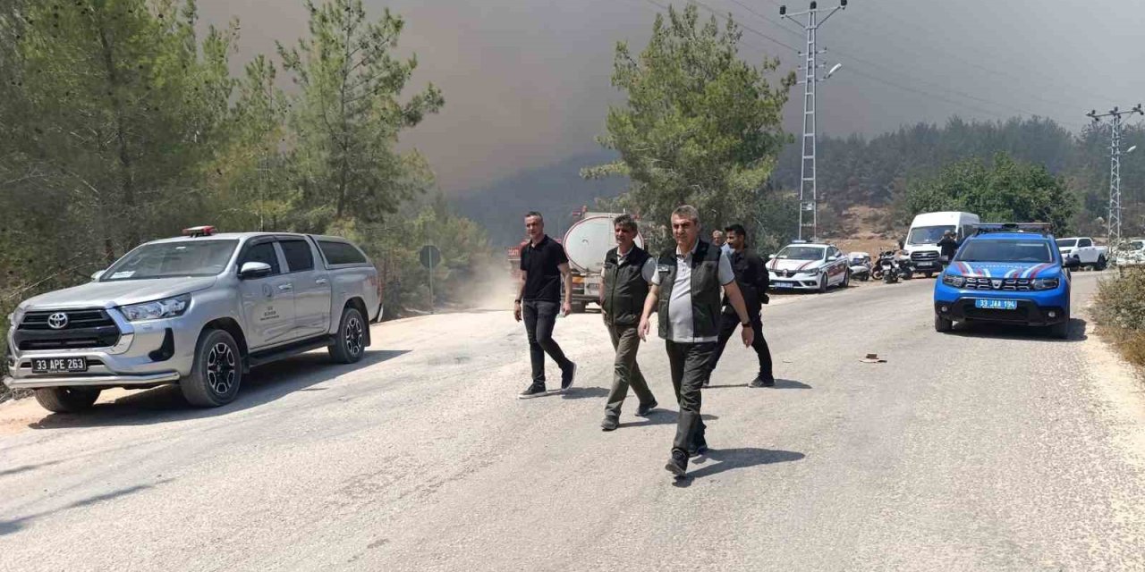 Vali Toros, Silifke’deki Yangın Söndürme Çalışmalarını Yakından Takip Etti