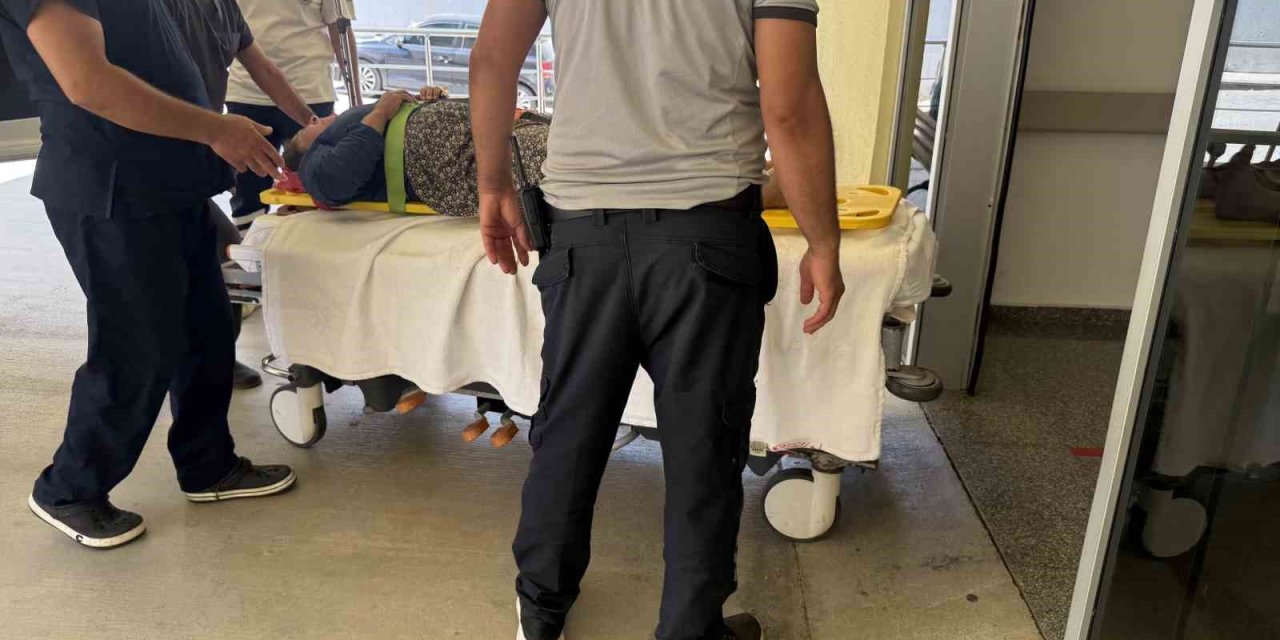 Sağlık Ekipleri, Evinin Önünde Düşen Kadın İçin 4 Buçuk Saat Yolculuk Yaptı