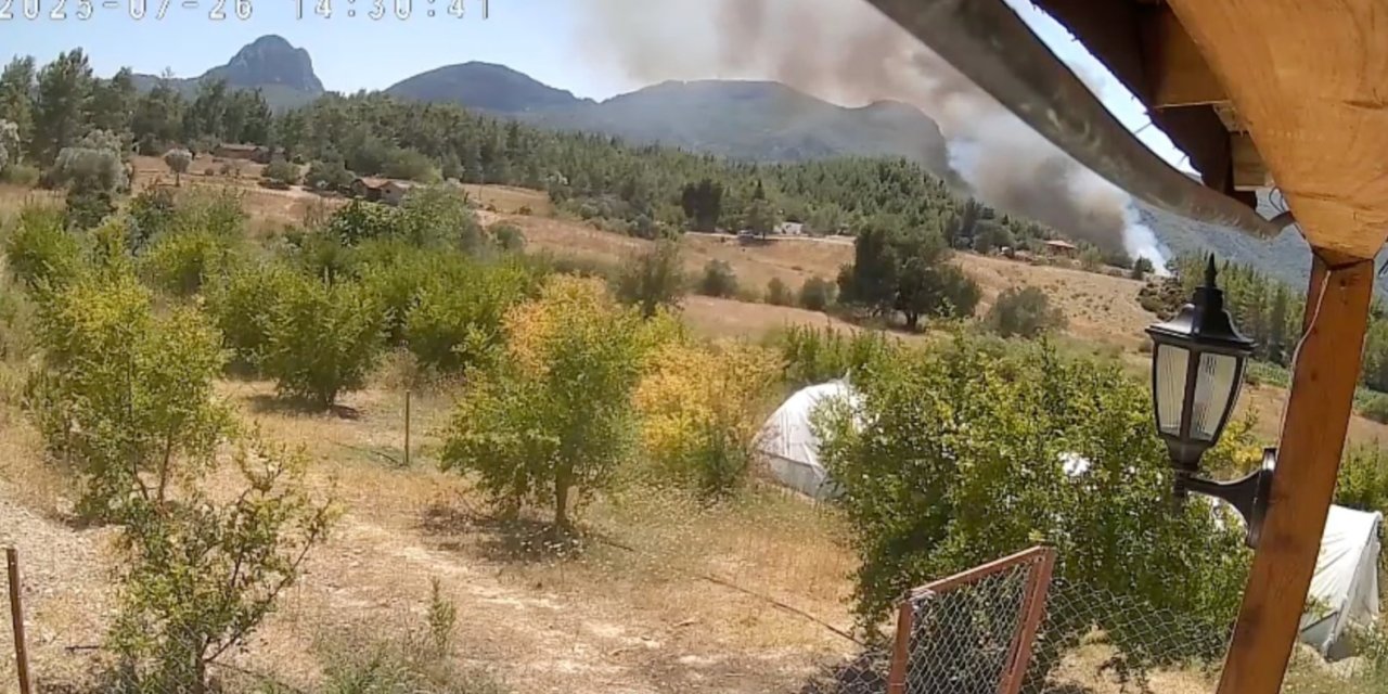 Antalya’da 3 Ev, 4 Ahırın Yandığı Orman Yangınının Başladığı An Güvenlik Kamerasında