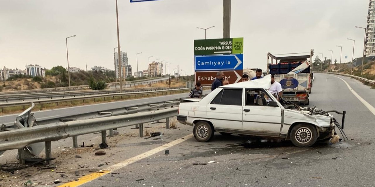 Tarsus’ta Trafik Kazası: İki Kardeşten Biri Öldü, Diğeri Yaralandı