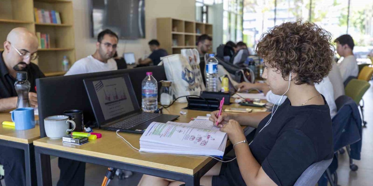 Mersin’de Okuma Salonları Yaz Boyunca Hizmette