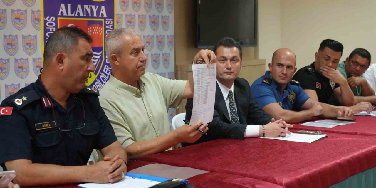 Alanya’da Zabıtadan Taksilere Sivil Takip