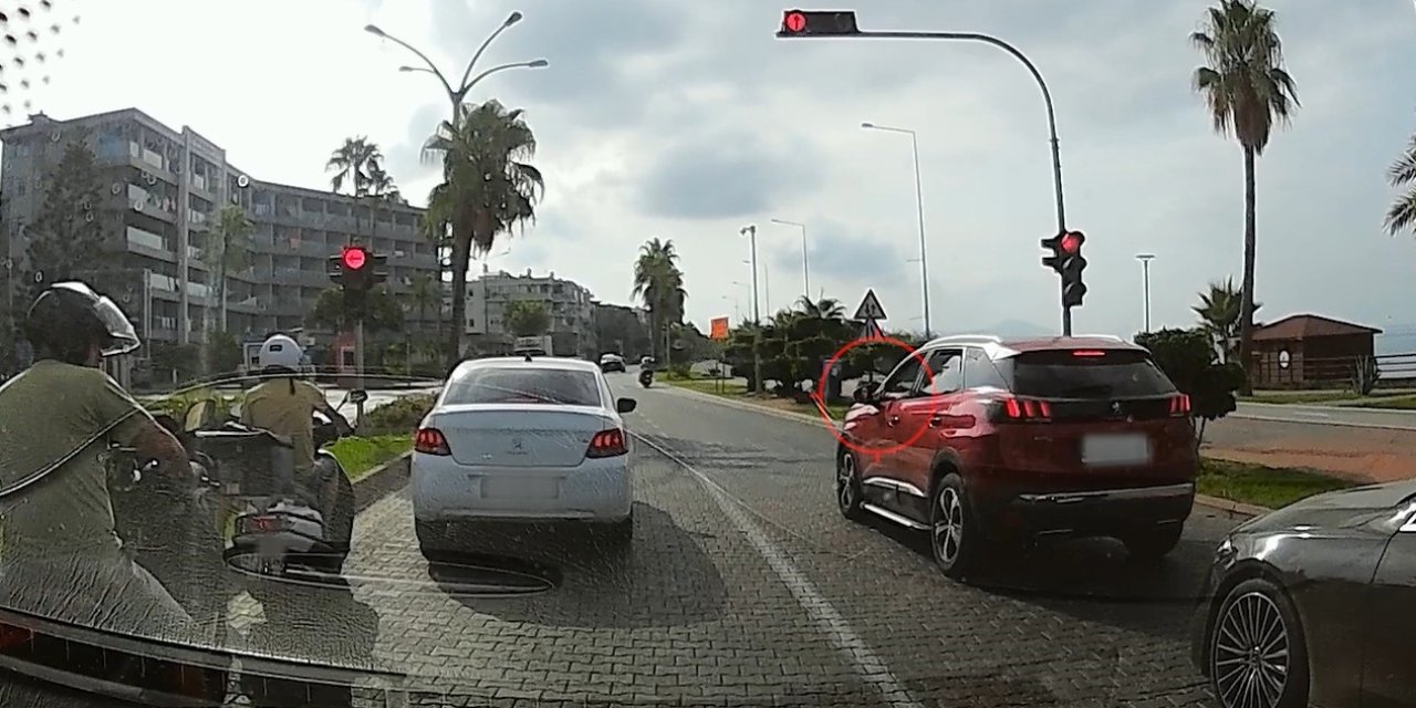 Kamerayla Yere İzmarit Attığı Tespit Edilen Sürücülere Ceza Yağdı