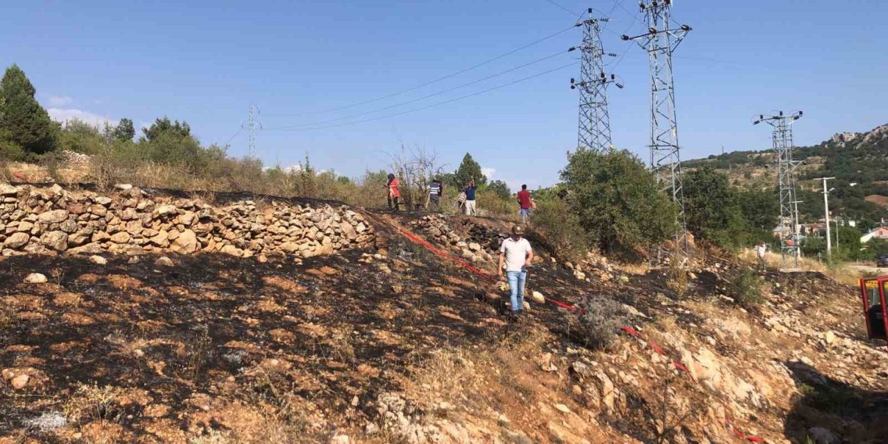 Bozkır’da Otluk Alanda Çıkan Yangın Paniğe Neden Oldu