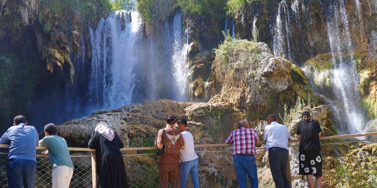 Konya’daki Yerköprü Şelalesi Yaz Sıcaklarında Serinliğin Adresi Oluyor