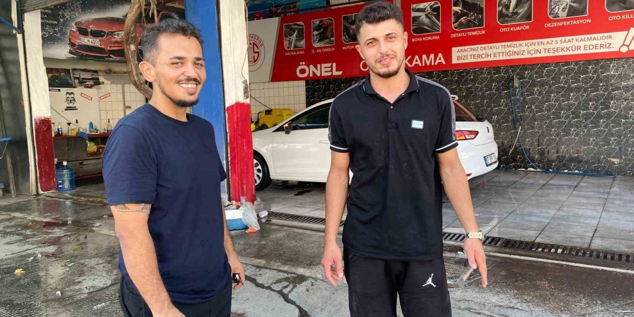 Sıcaktan Bunalan Köpeğin Serinleme Yöntemi İzleyenleri Gülümsetti