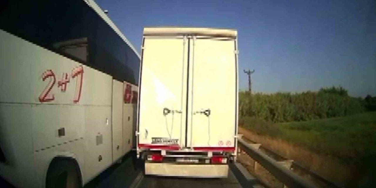 Antalya’da Kural Tanımayan Sürücüler Ambulansa Geçit Vermedi