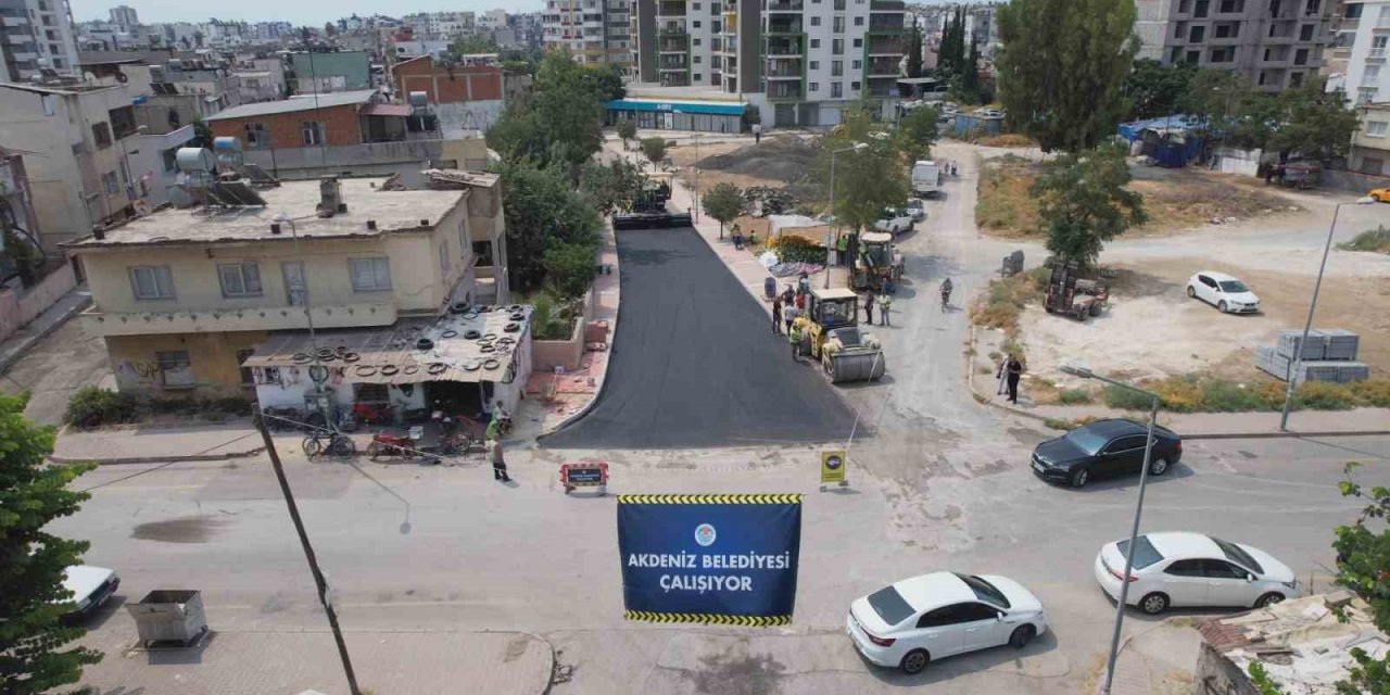 Akdeniz’de Asfalt Çalışmaları Sürüyor