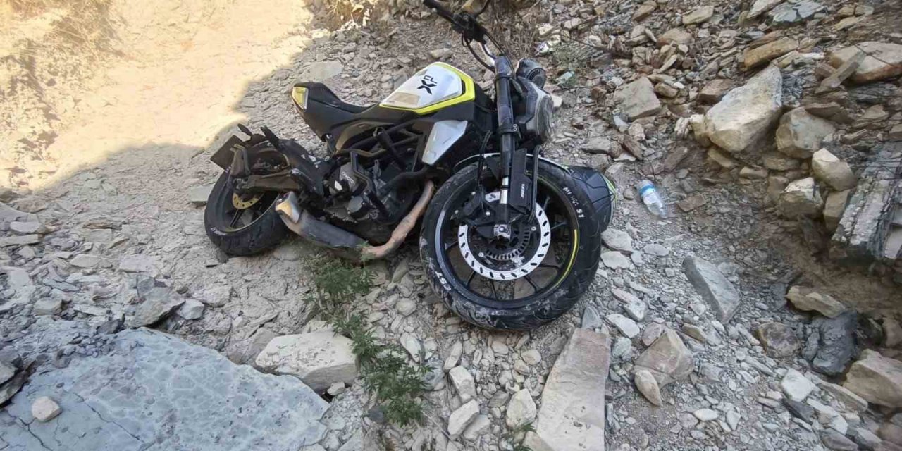 Şarampole Yuvarlanan Motosikletin Sürücüsü Yaralandı