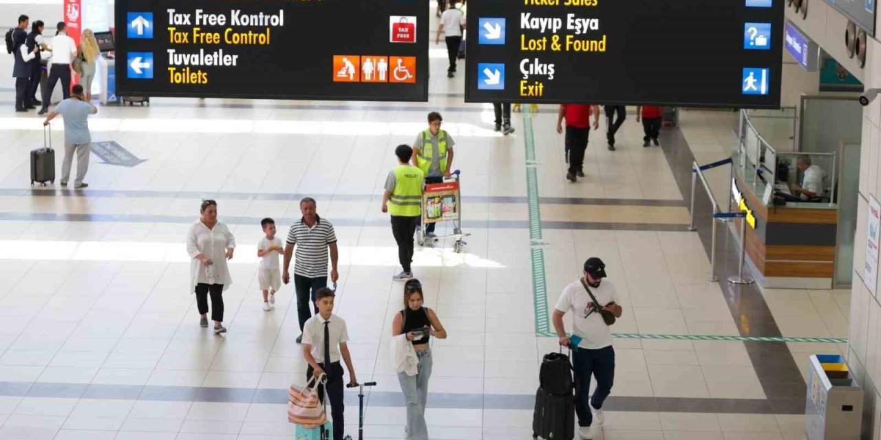 Antalya Turizmde Rekor Tazeledi