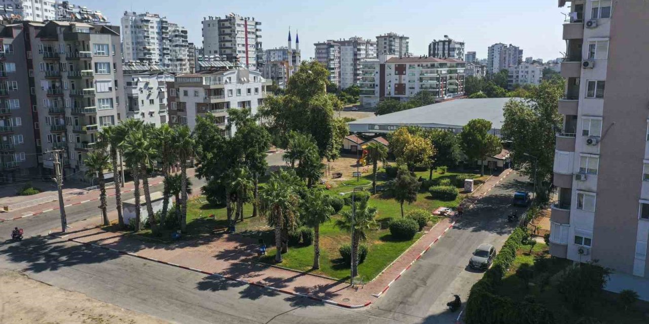 Ferdi Zeyrek’in Adı Muratpaşa’da Bir Parkta Yaşatılacak