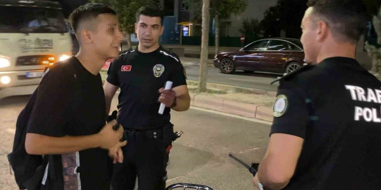 Plakasız Motosikletle Yakalandı, "yakından Çekme Çirkin Çıkıyorum" Dedi