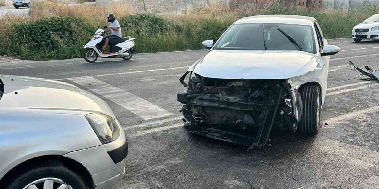 Antalya’da Üç Aracın Karıştığı Kazada 7 Kişi Yaralandı