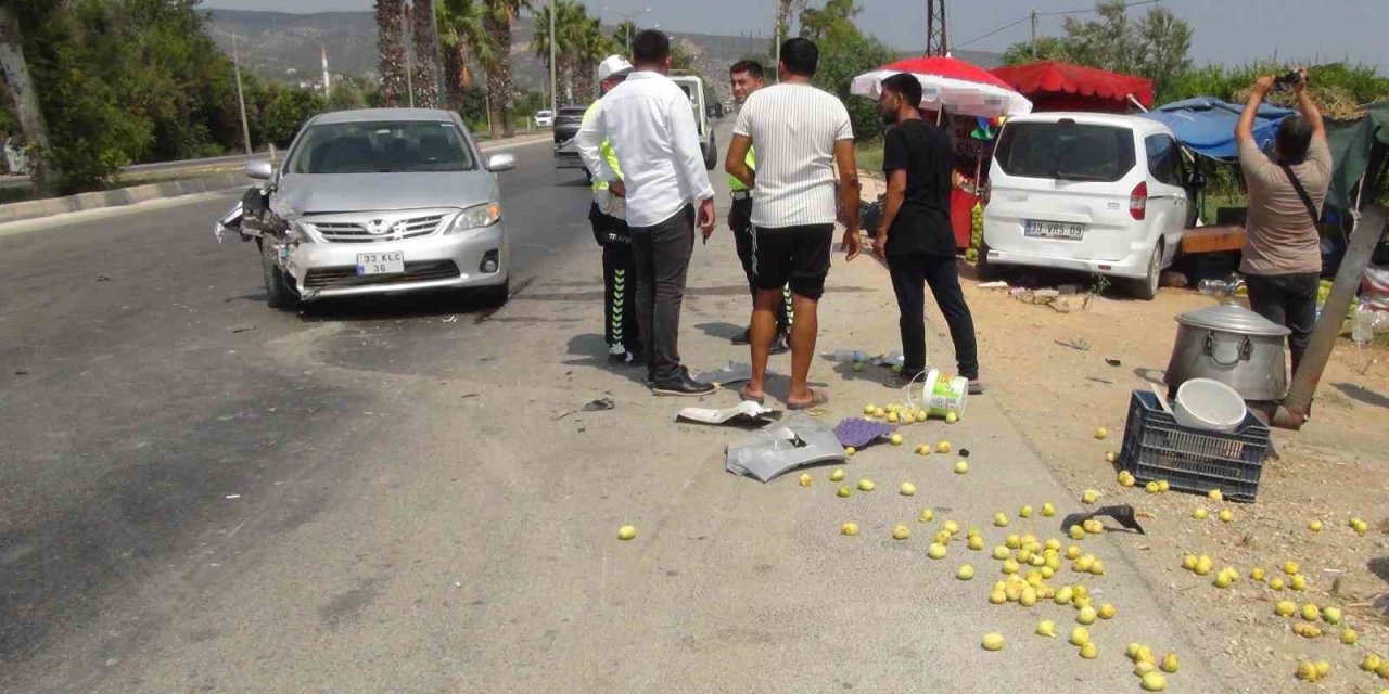 Yol Kenarında Duran Otomobile Çarpan Aracın Sürücüsü Kaçtı