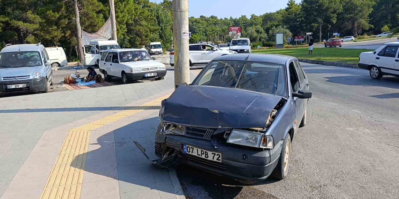 Manavgat’ta Zincirleme Kaza: 2 Yaralı
