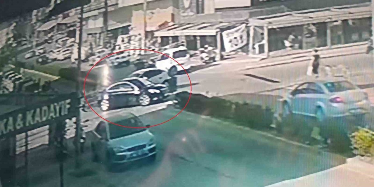 Aynı Kavşakta Göz Göre Göre Kazalar Güvenlik Kamerasında