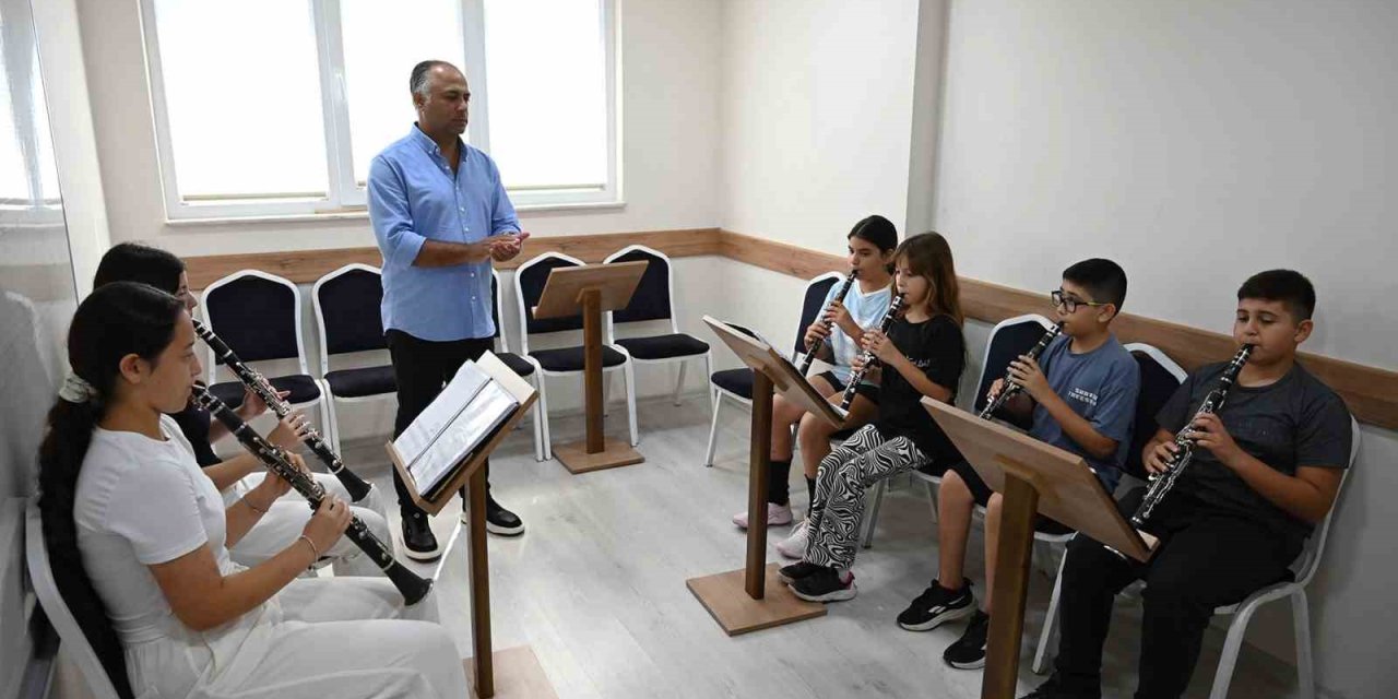 Kemer’de Ücretsiz Yaz Kursları İlgi Görüyor