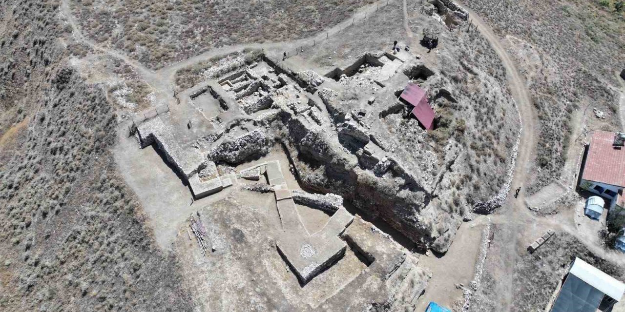 Vali Çelik’ten Kınık Höyük Ve Porsuk-zeyve Höyük Kazı Alanlarına Ziyaret