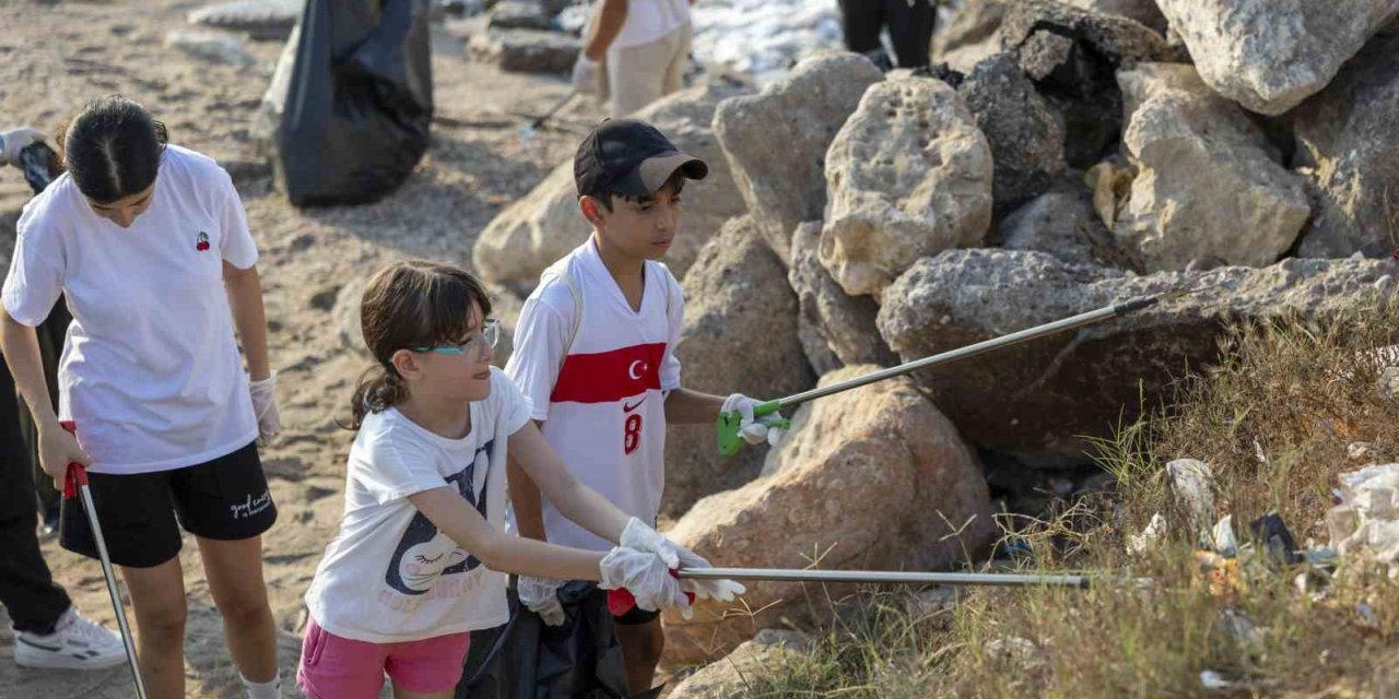 Genç Fenomenin Temizlik Akımına Mersin Büyükşehir Belediyesinden Destek