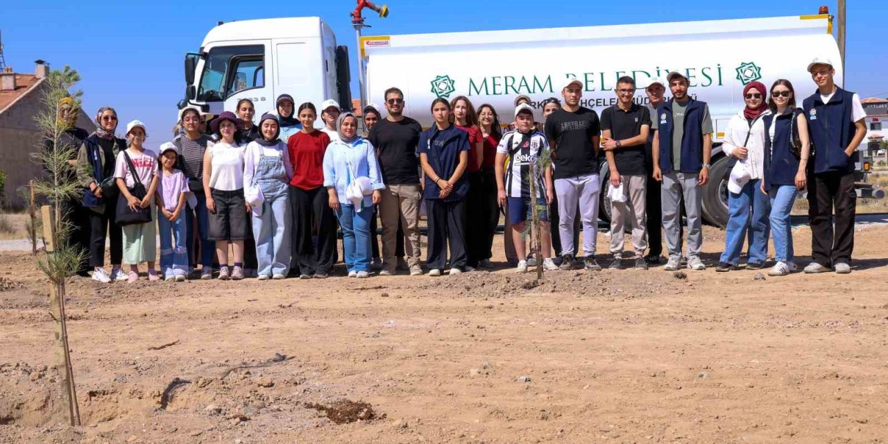 Meramlı Gençlerden Anlamlı Fidan Dikim Etkinliği