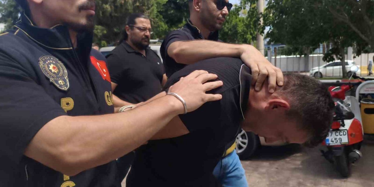 Kuyumcudan 18 Bilezik Gasbeden Zanlı Tutuklandı