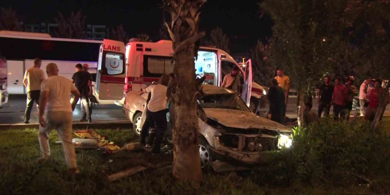 Kazada Hurdaya Dönen Araçta Çocukları Sıkışan Babanın Çaresizliği