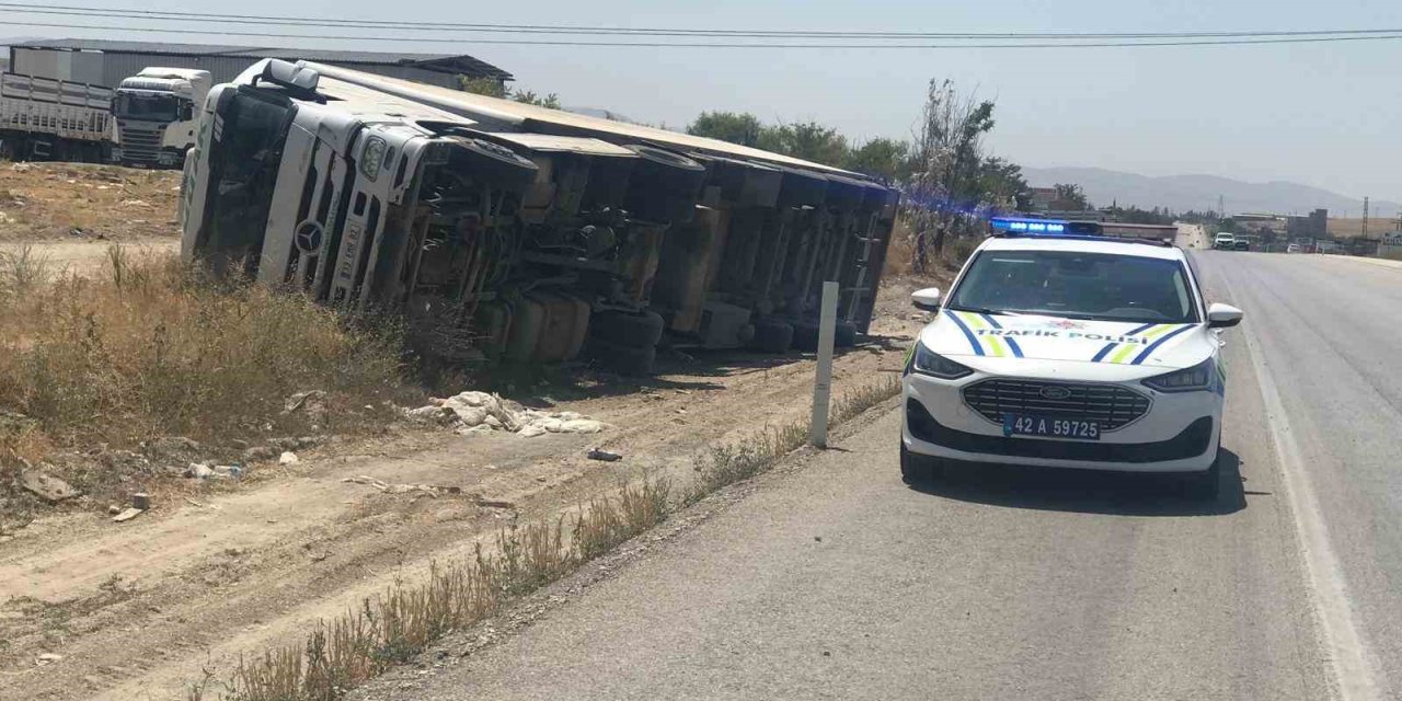 Ereğli’de Kontrolden Çıkan Tır Devrildi