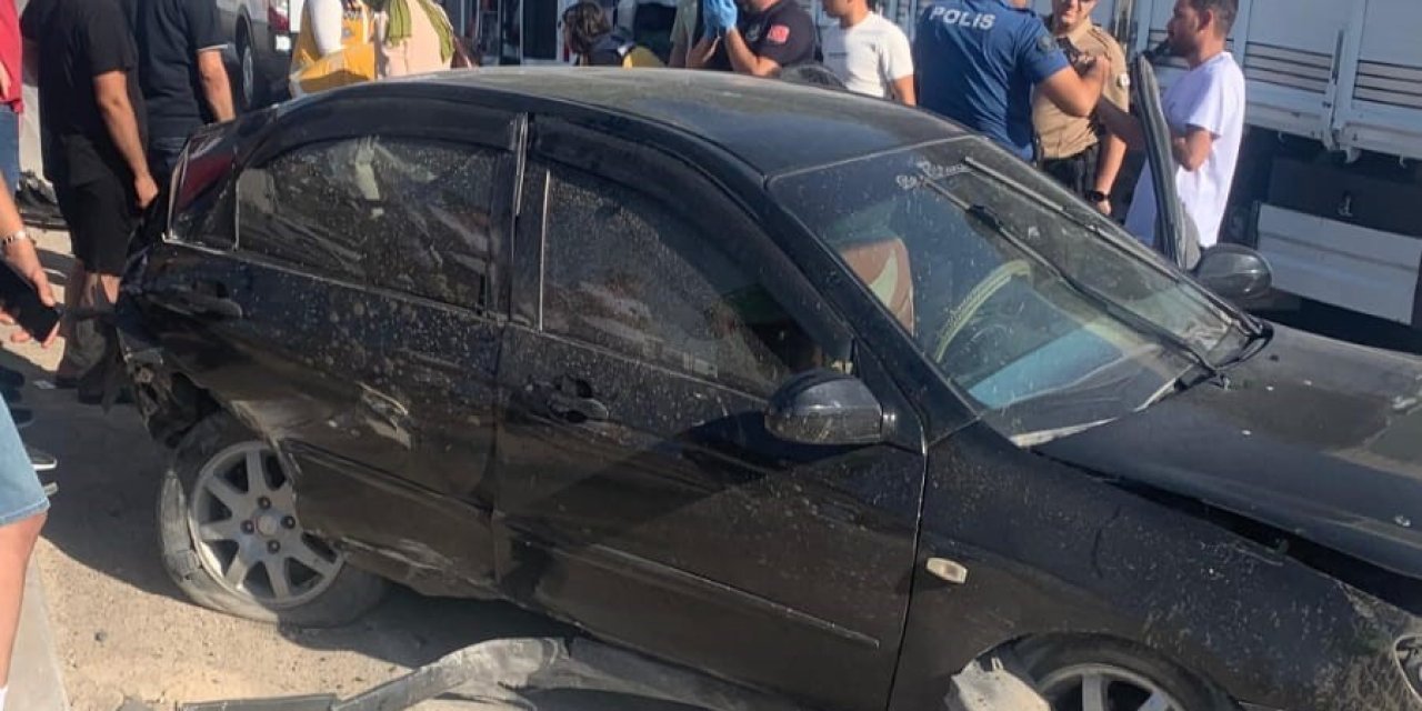Otomobil Tıra Çarptı: 3 Yaralı