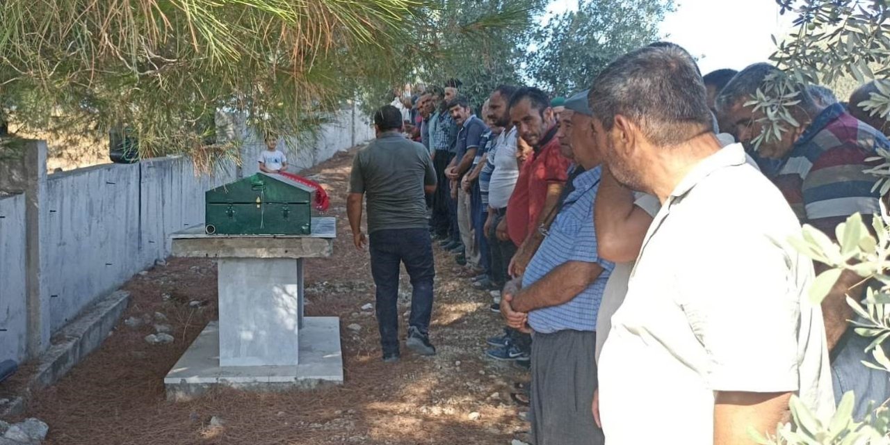 Ölü Bulunan Üniversite Öğrencisinin Cenazesi Mersin’de Toprağa Verildi