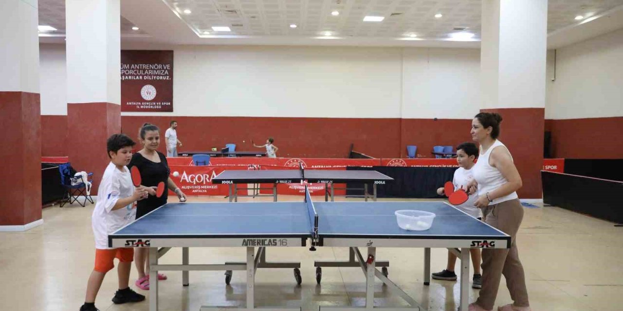 Antalya’da Çocuklar Yaz Tatilini Sporla Geçiriyor