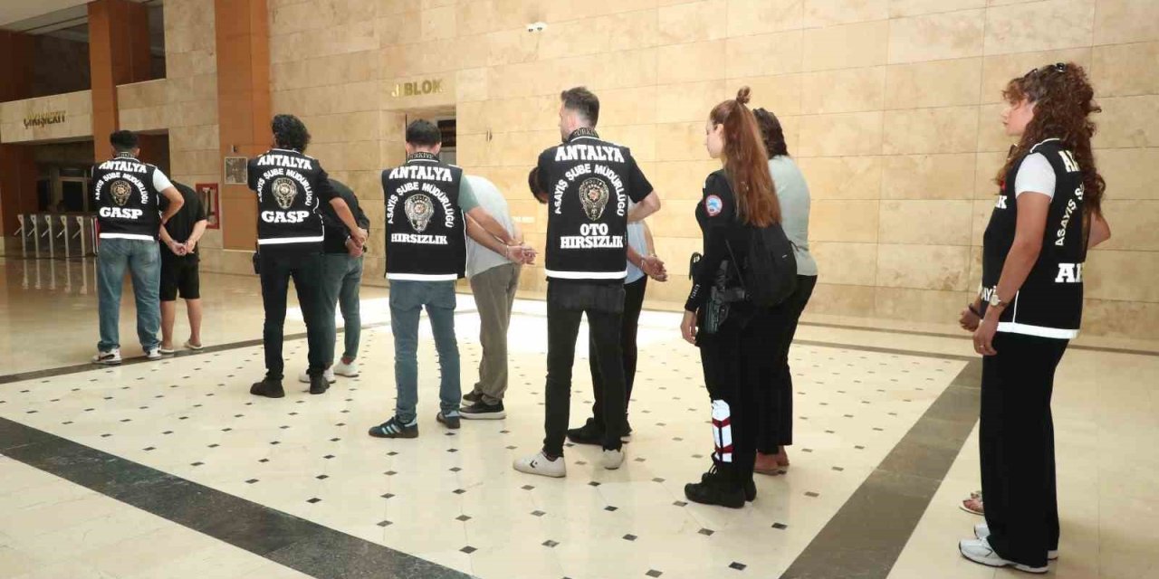 Antalya’da 6 Milyon Tl’lik Yağma Ve Alıkoyma Olayında 6 Şüpheli Tutuklandı