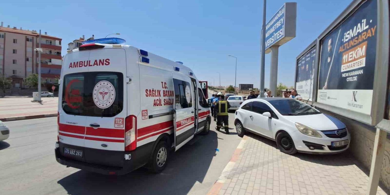Karaman’da Kontrolden Çıkan Otomobil Aydınlatma Direğine Çarptı
