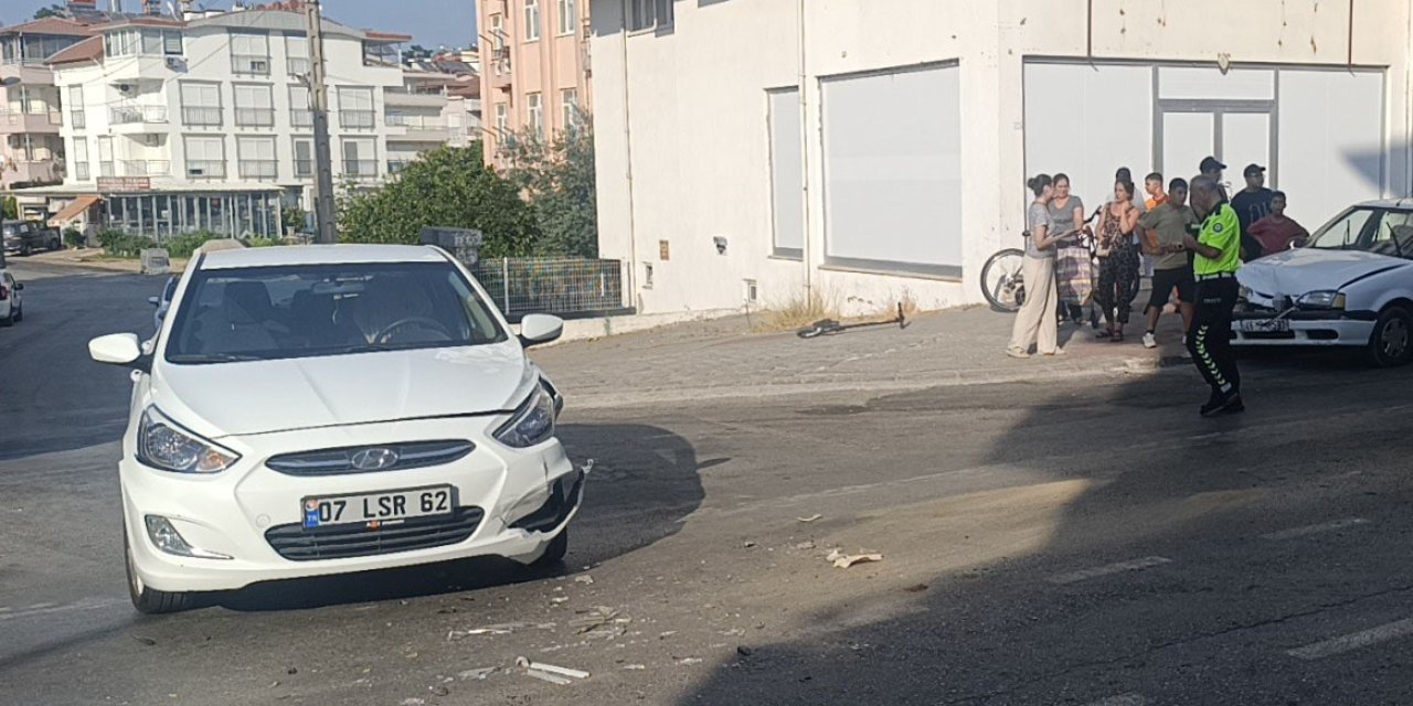 Manavgat’ta İki Otomobil Çarpıştı: 1 Yaralı