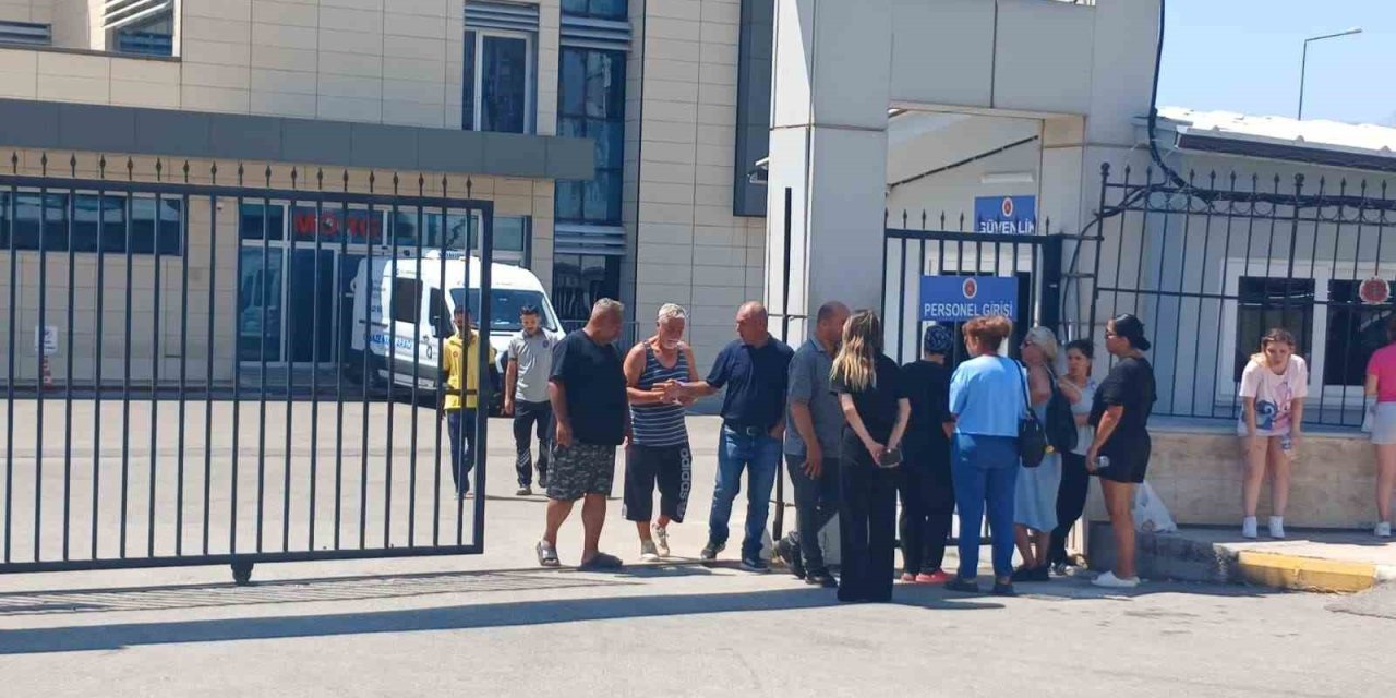 Gençlerin Telefonda Başlayan Tartışması Kanlı Bitti: 1 Ölü, 1 Yaralı