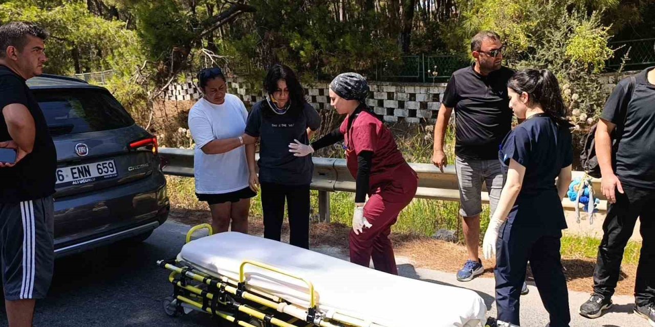 Motosikletle Otomobil Çarpıştı: 2 Yaralı