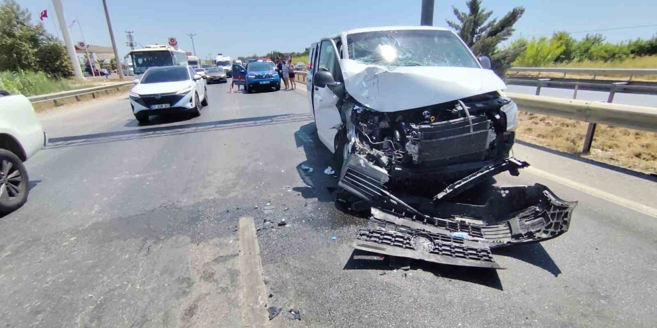 Tur Aracı Tur Otobüsüne Arkadan Çarptı: 5’i Hollandalı 6 Yaralı