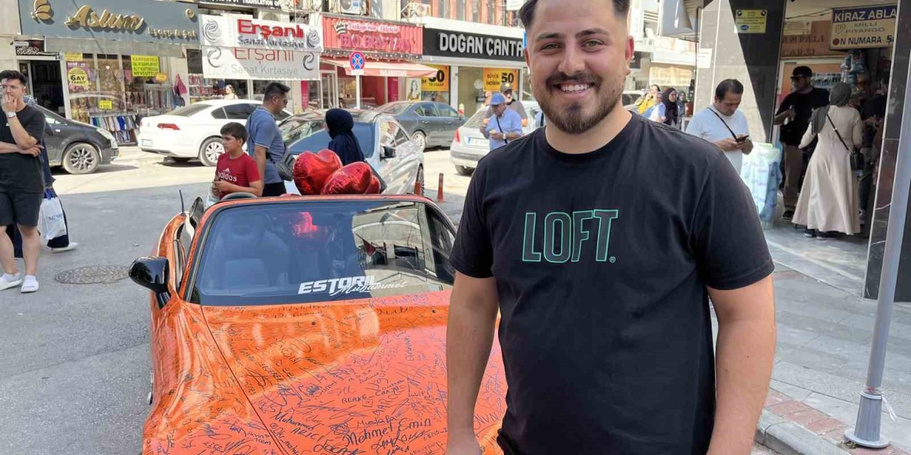 Otomobili Görenler İmza Atmadan Geçmiyor